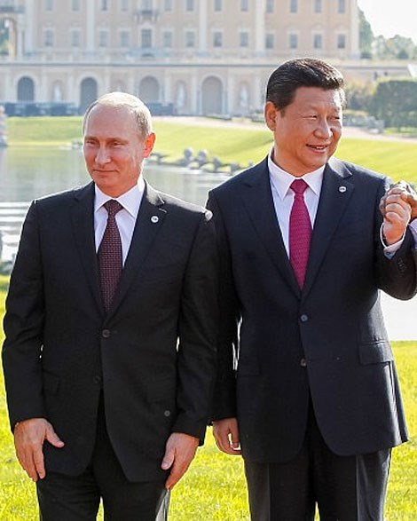 Tổng thống Nga Putin (phải) và Chủ tịch Trung Quốc Tập Cận Bình.