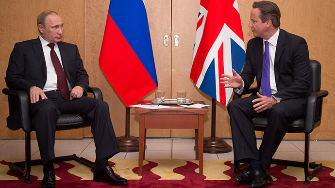 Britains Prime Minister David Cameron (R) talks with Russian President Vladimir Putin at a meeting at Charles De Gaulle Airport in Paris, France June 5, 2014. (Reuters / Stefan Rousseau)